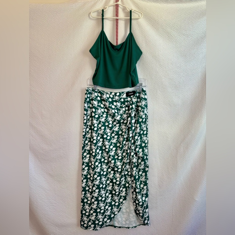 Cider Women’s Green White Floral Skirt Crop Tank Top Size: Large